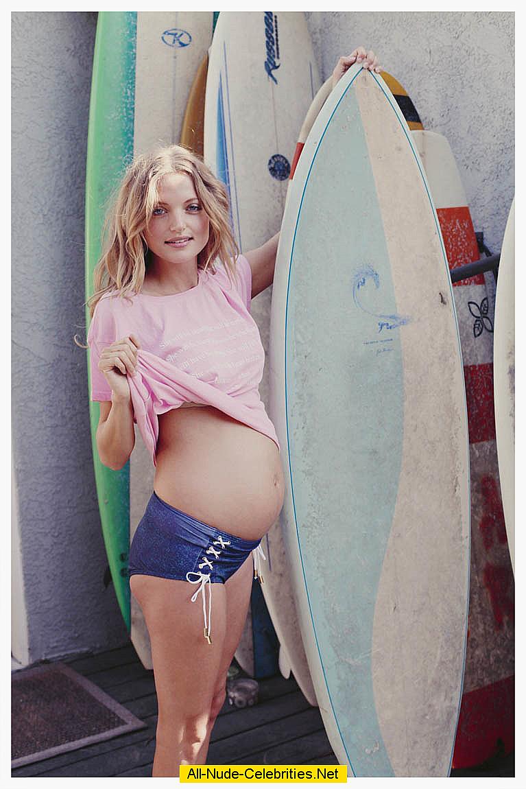 Amanda Booth posing pregnant at home